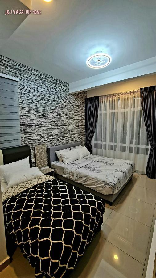 J&J Vacation Home@Novo8 Residence Kampong Tambak Kültér fotó