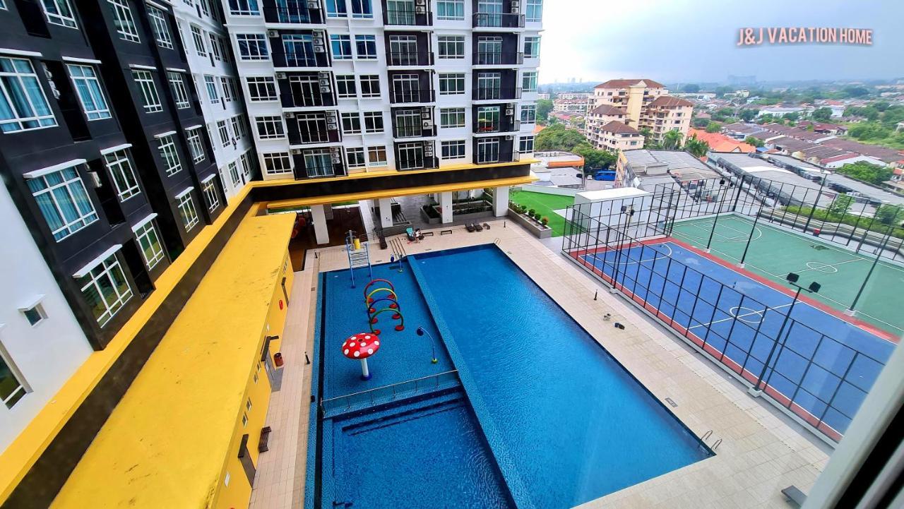 J&J Vacation Home@Novo8 Residence Kampong Tambak Kültér fotó
