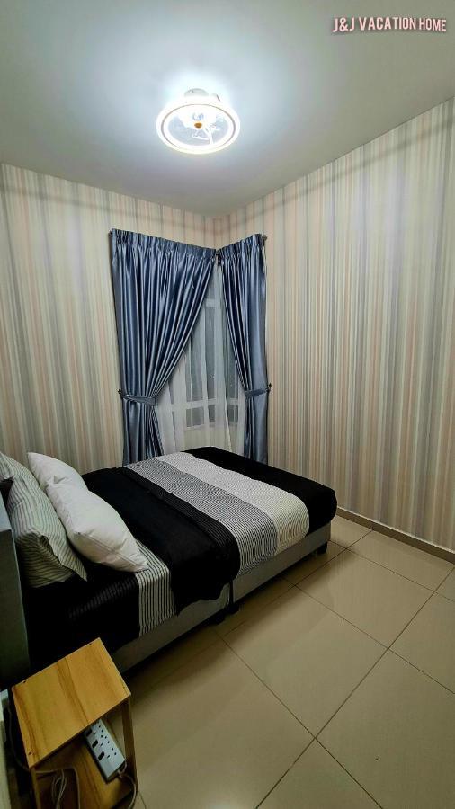 J&J Vacation Home@Novo8 Residence Kampong Tambak Kültér fotó