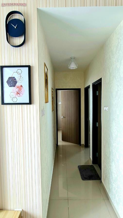 J&J Vacation Home@Novo8 Residence Kampong Tambak Kültér fotó