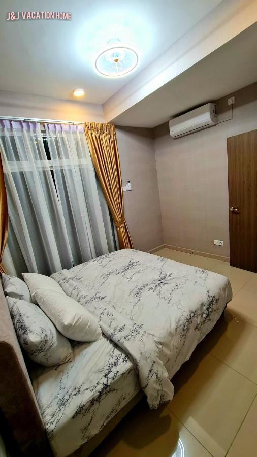 J&J Vacation Home@Novo8 Residence Kampong Tambak Kültér fotó