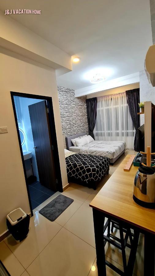 J&J Vacation Home@Novo8 Residence Kampong Tambak Kültér fotó