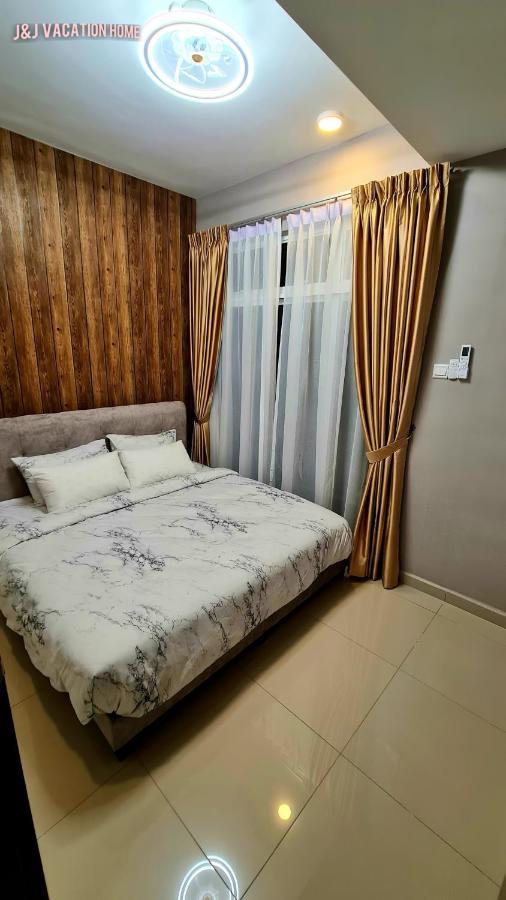 J&J Vacation Home@Novo8 Residence Kampong Tambak Kültér fotó