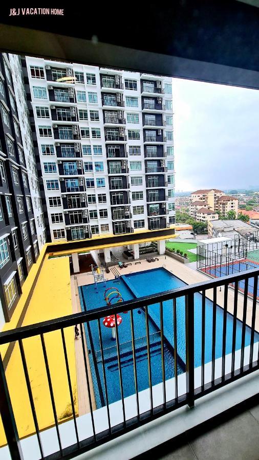 J&J Vacation Home@Novo8 Residence Kampong Tambak Kültér fotó