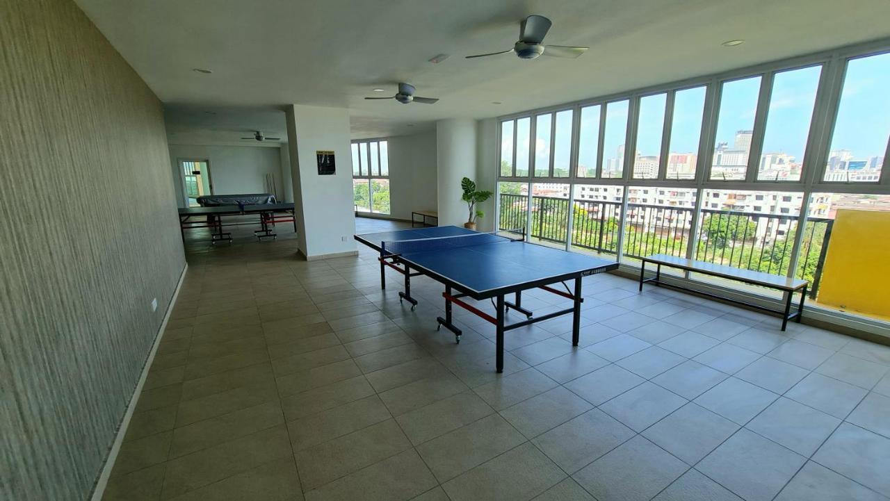 J&J Vacation Home@Novo8 Residence Kampong Tambak Kültér fotó